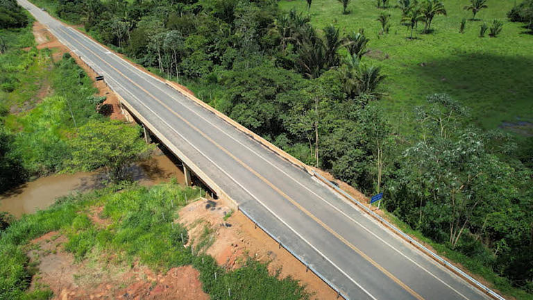 No PA, Dois carros de passeio colidiram frontalmente na Transamazônica; duas mortes