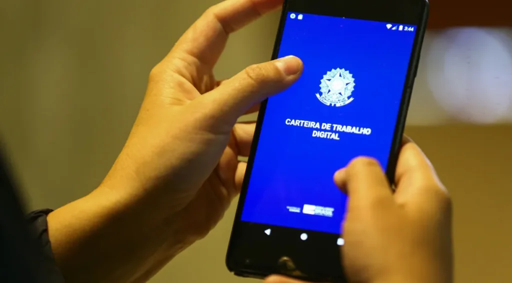 Fim do 6×1 tem apoio de 70% da população e agrada à esquerda e à direita, diz pesquisa
