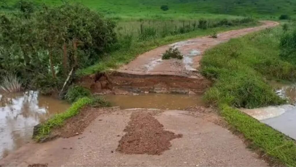 Chega a 100 o número de cidades afetadas pelas chuvas em Minas Gerais