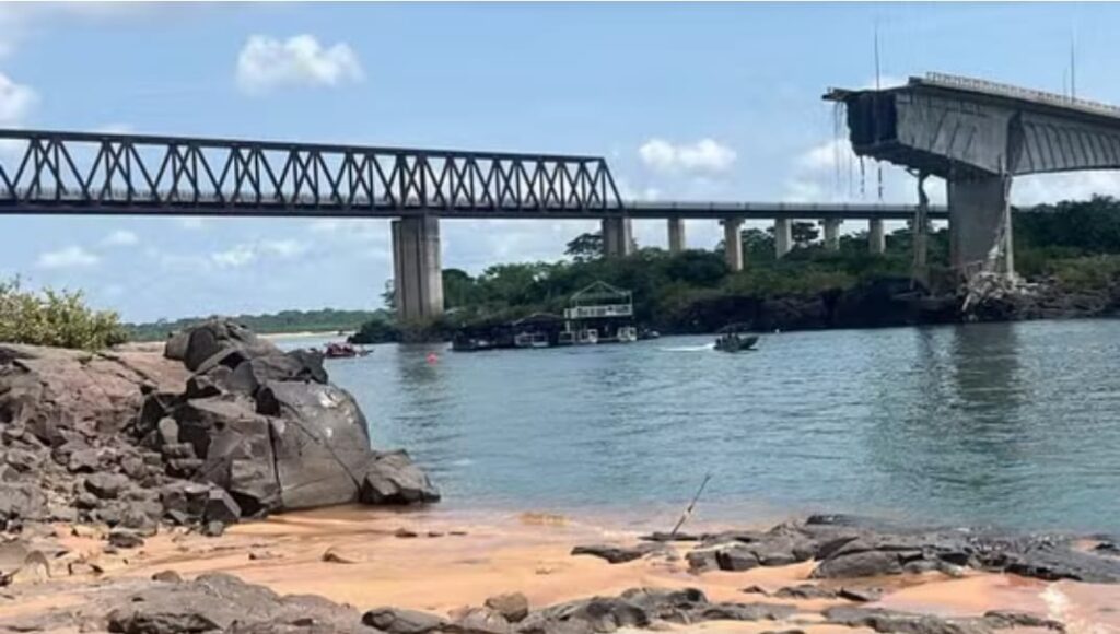 Demora em licitação e problemas para montagem atrasam serviço de balsa após queda de ponte entre TO e MA