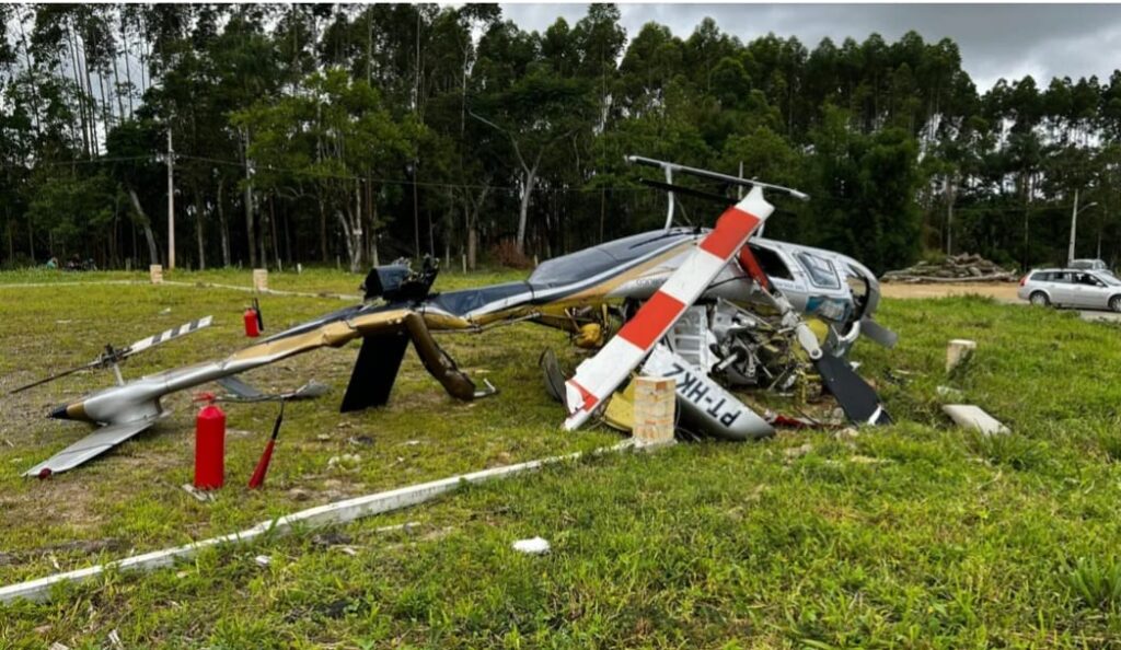 Helicóptero cai com cinco pessoas a bordo em SC