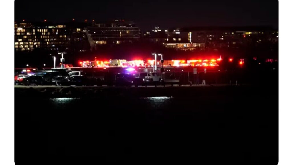 Avião com 64 pessoas e helicóptero com 3 soldados batem no ar em Washington