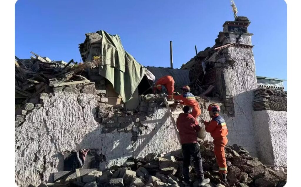 Forte terremoto mata 95 e fere outros 130 entre o Tibete e o Nepal