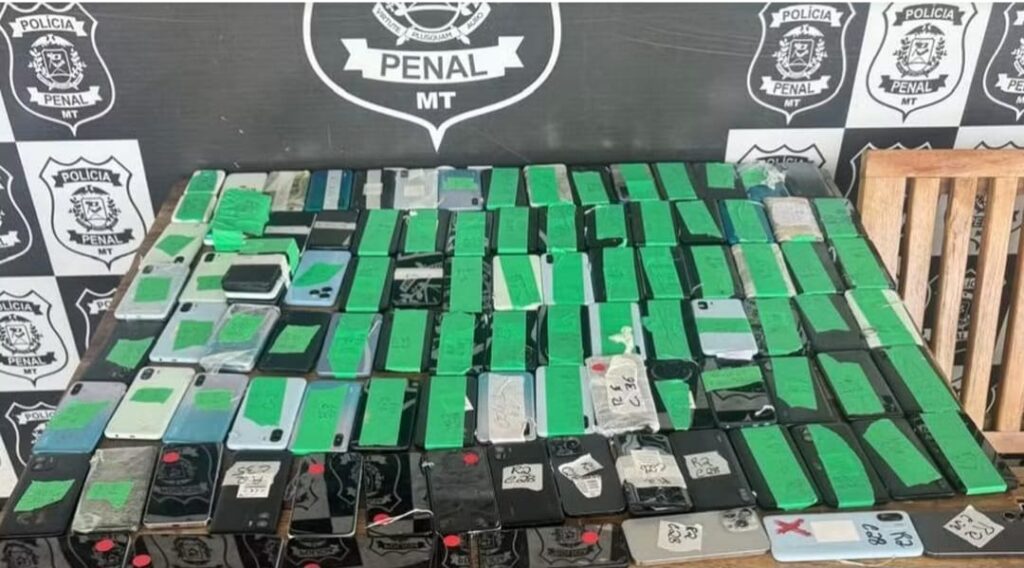 No MT, Operação apreende mais de 870 celulares em presídios do estado