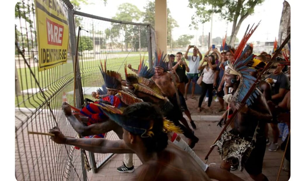 Indígenas ocupam sede da Seduc durante protesto em Belém