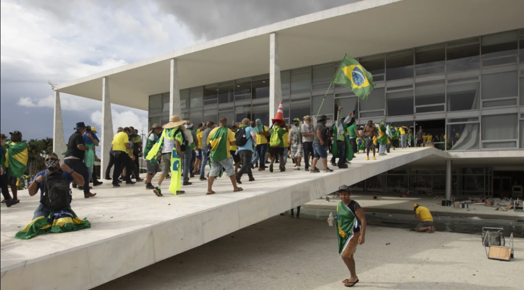 86% dos brasileiros desaprovam invasões de 8 de janeiro, revela pesquisa Quaest