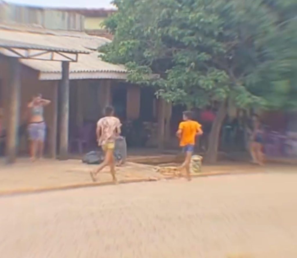 Mulher é agredida a pauladas por duas mulheres em Tucumã