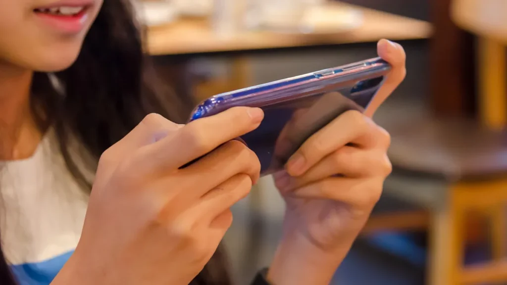 Escolas municipais de Marabá adotam nova lei que proíbe celulares
