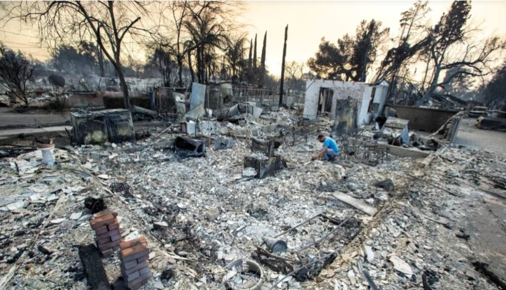 Número de mortos em incêndios de Los Angeles sobe para 10