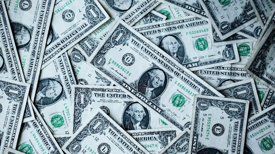 Dólar tem forte queda e fecha a R$ 5,94, com ‘tarifaço’ de Trump no radar