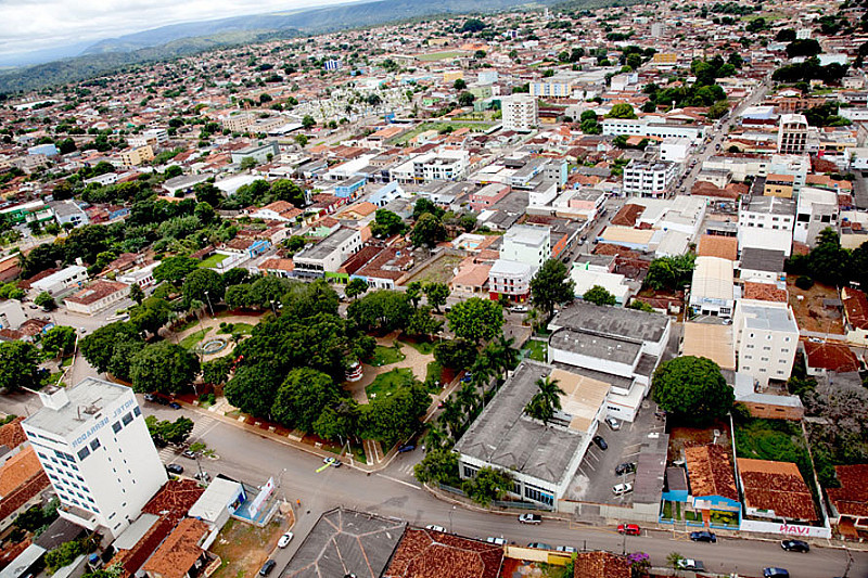 Em GO, Homens são presos após se passar por policiais, invadir fazenda, fazer 10 pessoas reféns e matar fazendeiro, diz delegado
