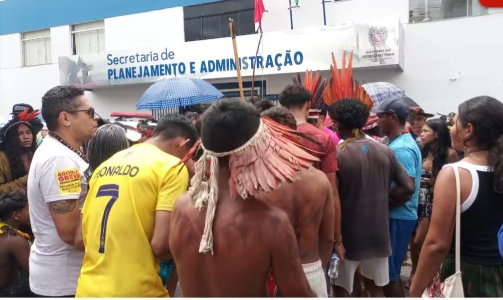 Helder Barbalho assina compromisso de revogar Lei 10.820 que altera educação indígena no PA