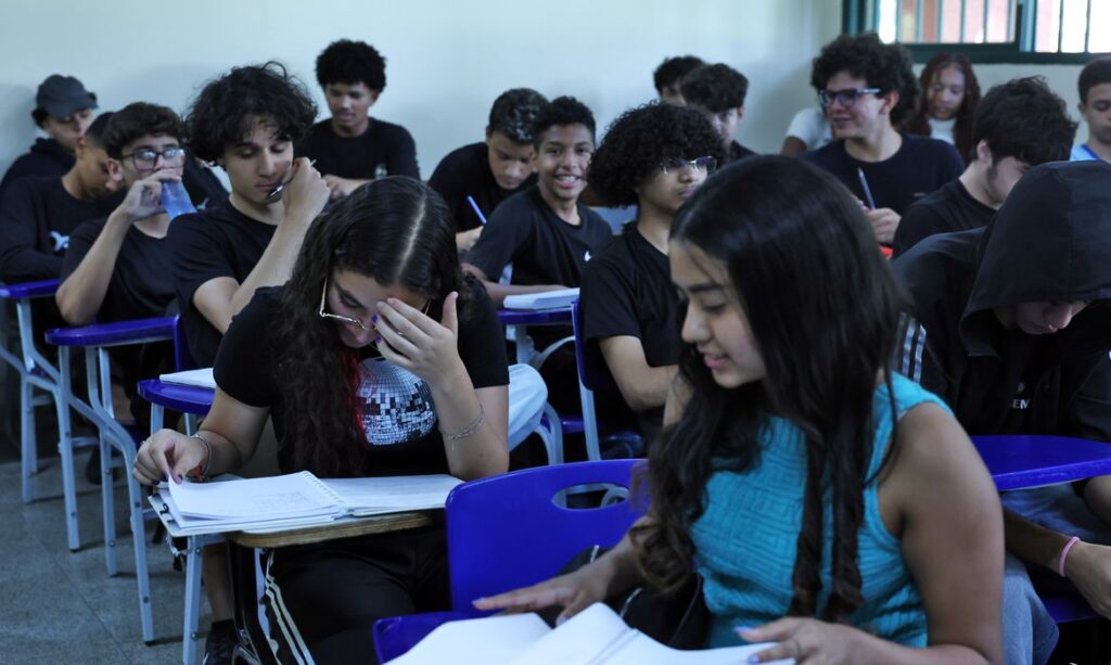 Pé-de-Meia será depositado na conta de alunos