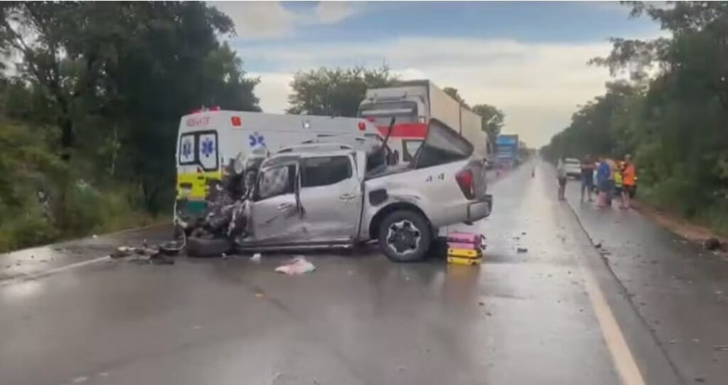 Acidente mata dois adultos e criança na BR-153 em Goiás