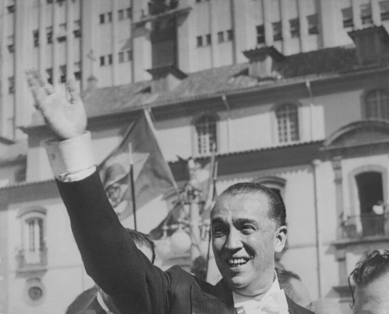 Laudo faz governo Lula retomar caso nebuloso da morte de JK em 1976