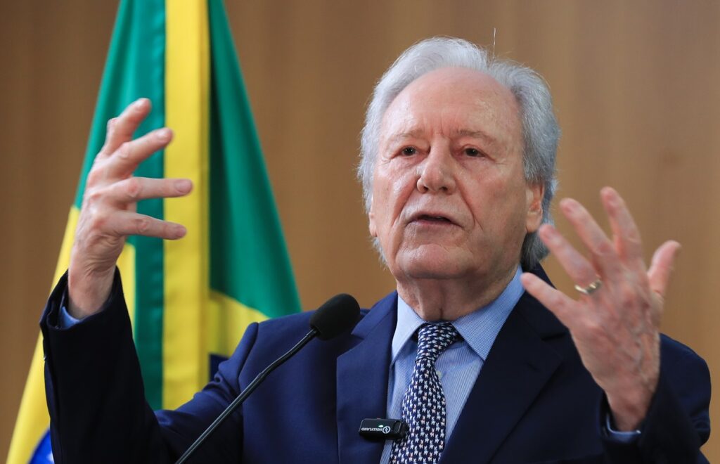 Mais de mil postos de combustíveis no Brasil estão sob controle de organizações criminosas, diz ministro