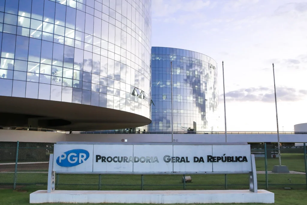 PGR prepara denúncia de Bolsonaro: aliados montam ofensiva, e STF vê embate