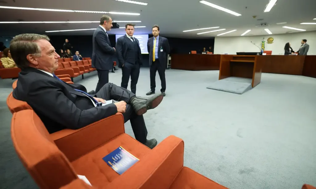 Bolsonaro vira réu por tentativa de golpe de Estado com unanimidade dos votos na 1ª Turma do STF