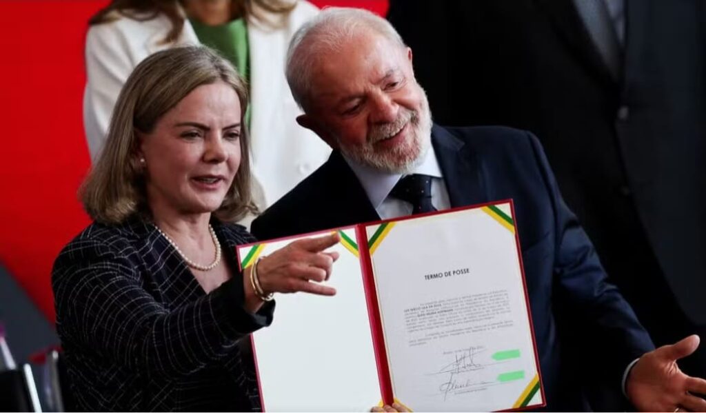 Lula diz que escolheu mulher bonita para ter boa relação com Congresso