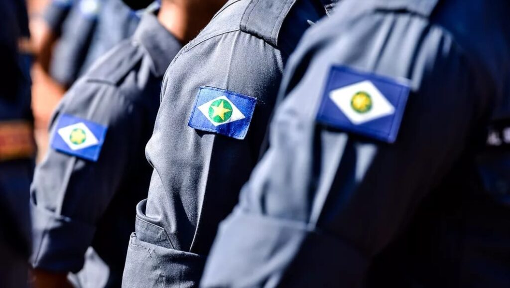 Quatro PMs são presos após exigirem R$ 2 mil para não multar caminhão irregular em MT