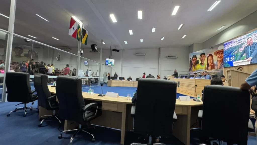 Alteração em lei municipal permite a servidor efetivo de Parauapebas acumular funções