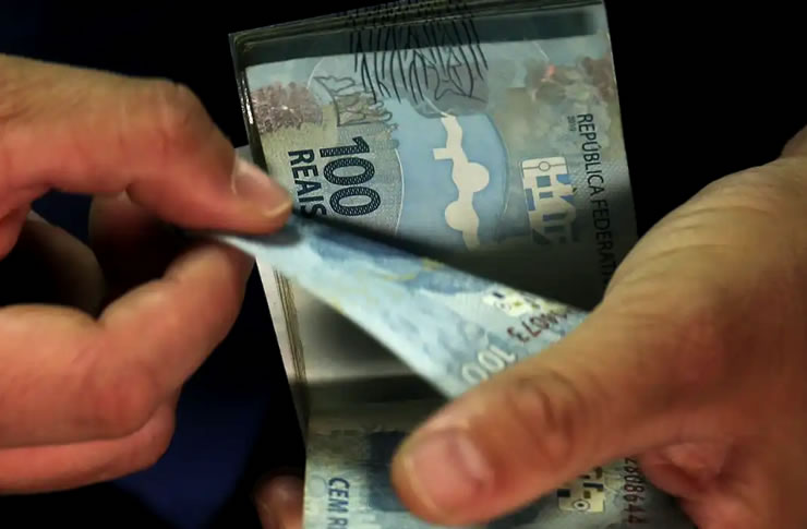Lula analisa antecipar 13º salário de aposentados e pensionistas