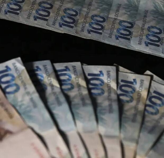 Prefeitos de cidades pequenas turbinam próprios salários e ganham até R$ 25 mil