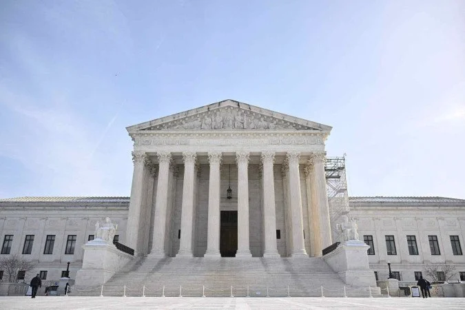 Suprema Corte dos EUA impede Trump de deportar venezuelanos