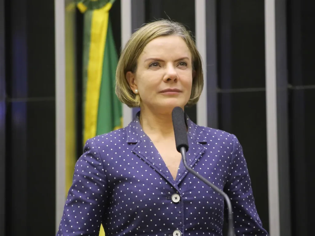 Ministra das Relações Institucionais causa polêmica ao falar Gleisi sobre anistia do 8 de janeiro