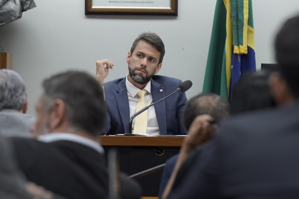 Líder do União Brasil na Câmara recusa ministério e constrange governo