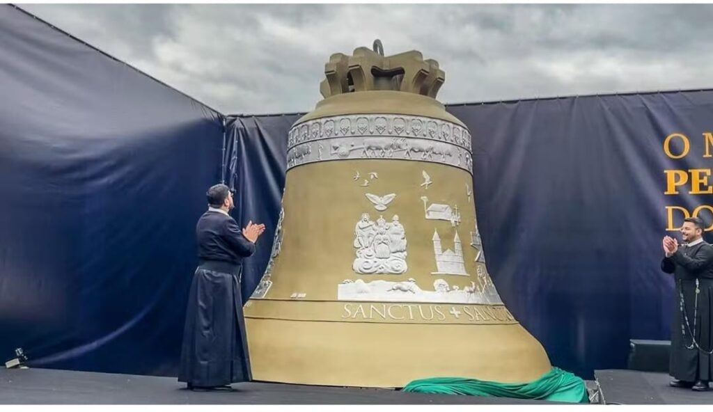Sino gigante de 55 toneladas que será instalado em Goiás chega ao Brasil após ser fabricado na Polônia