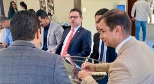 Prefeito em exercício de Palmas faz reunião com secretários após prisão de Eduardo Siqueira Campos