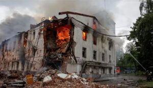 Rússia bombardeia 2ª maior cidade da Ucrânia e mata 3; prefeito cita ataque ‘mais poderoso’ da guerra