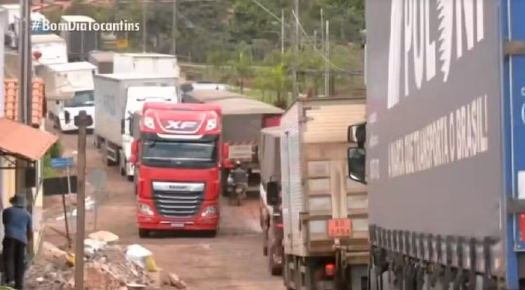 Empresas conseguem liminar para não pagar pedágio de R$ 50 em Tocantinópolis após queda de ponte