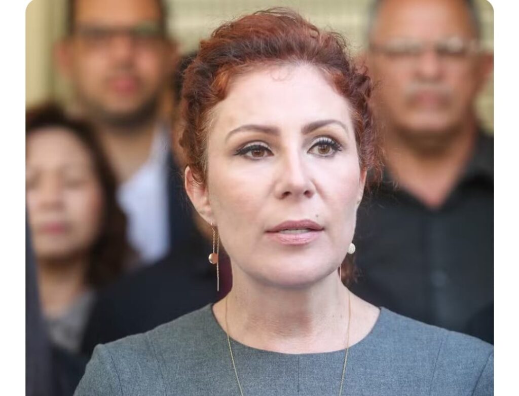 PF pede para incluir Carla Zambelli na lista vermelha da Interpol