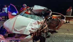 Acidente entre carros e carreta deixa homem morto e quatro feridos na ponte que liga Palmas e Luzimangues
