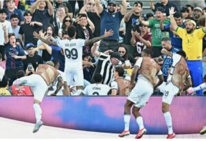 Botafogo desafia o impossível e conquista vitória para ficar na eternidade contra PSG