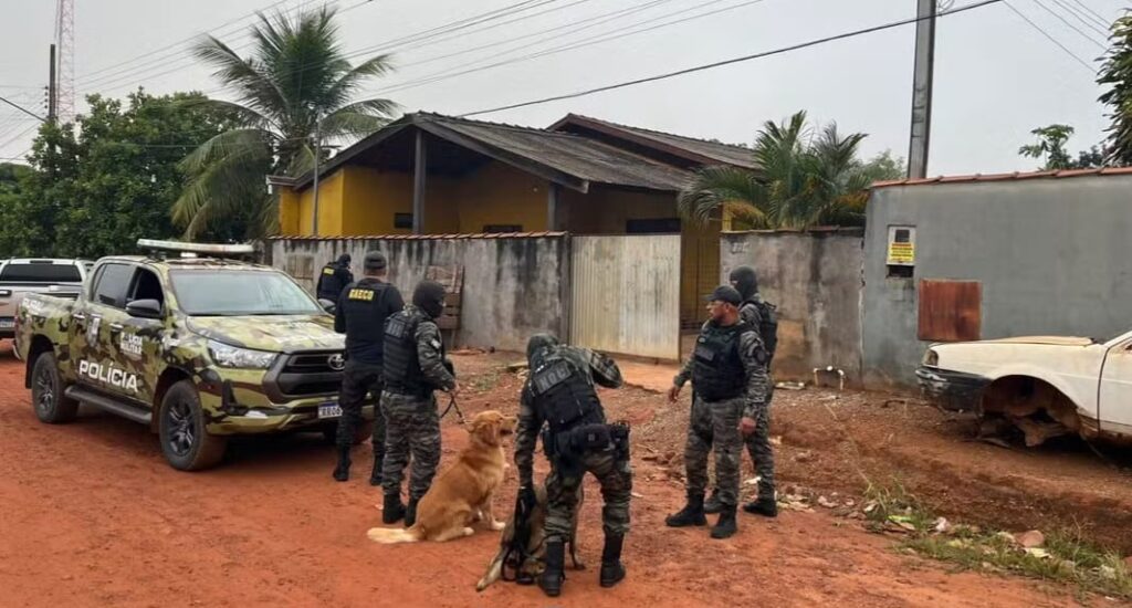 Grupo suspeito de tráfico de drogas é alvo de operação e 17 pessoas são presas em MT