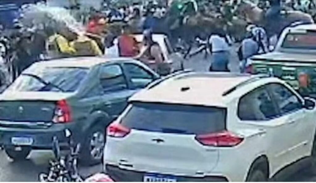 Agente de trânsito é atingido com copo de vidro no rosto durante confusão em cavalgada ruralista