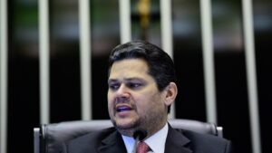 Alcolumbre cria CPI mista para investigar fraudes no INSS