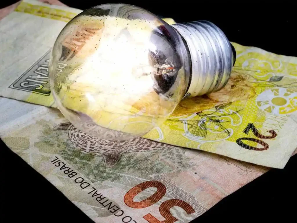 Conta de luz terá bandeira vermelha em junho