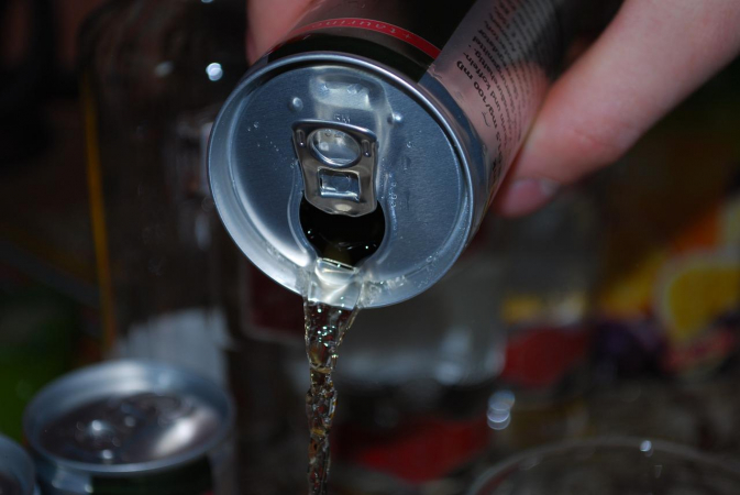 Consumo exagerado de energéticos aumenta no Brasil e especialistas alertam para riscos