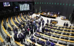 Quaest: 85% dos brasileiros são contra aumento no número de deputados