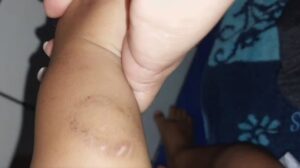Mãe e padrasto são condenados juntos a quase 100 anos de prisão por torturar e matar bebê de 1 ano