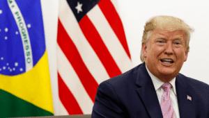 Trump assina decreto que impõe tarifa de 50% ao Brasil