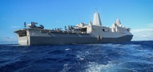 Navios com mísseis são ‘recado’ de Trump a Maduro, avalia analista