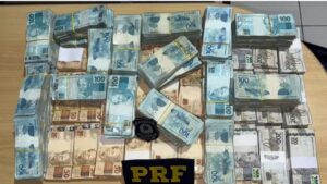 PRF encontra quase R$ 1 milhão em espécie escondido em carro durante fiscalização na BR-153