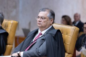 Dino manda PF investigar destino de R$ 695 milhões em emendas Pix