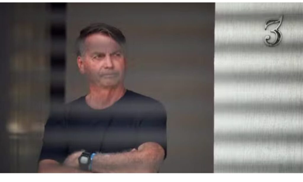 PGR se posiciona contra presença de policiais dentro da casa de Bolsonaro