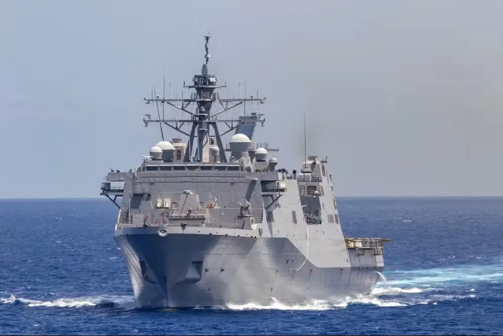 Navios de guerra dos EUA estão próximos à costa da Venezuela